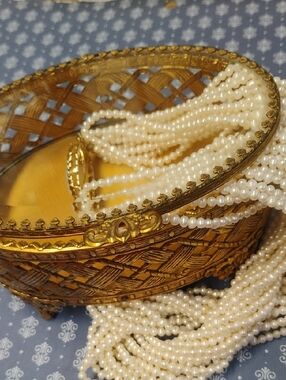 Vintage-Style Filigree Gold Jewelry Box